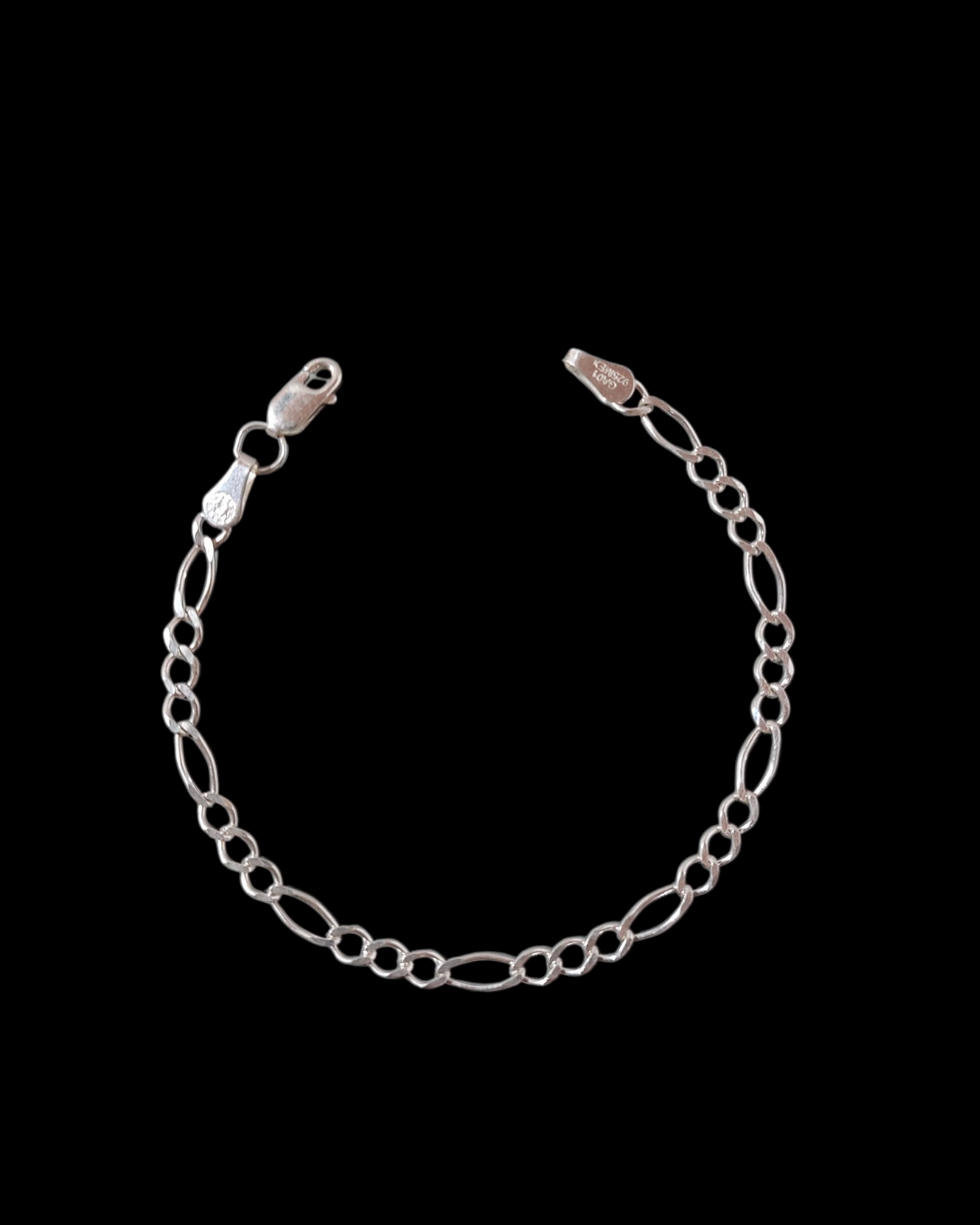 Pulsera de plata 925 con eslabones redondos tipo Cartier sobre fondo negro