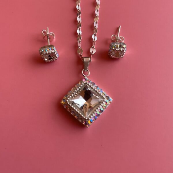 Elegancia Brillante: Juego de Plata Fina .925 con Cadena, Aretes y Dije Deslumbrante - Regalo Perfecto